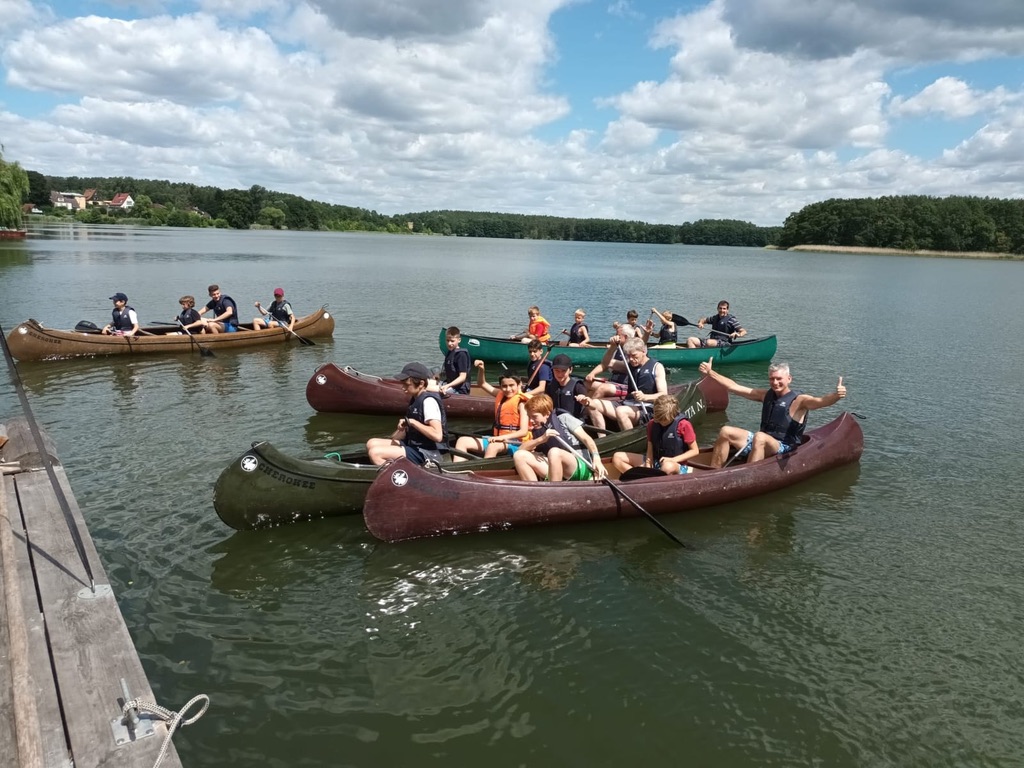 Kanufahrt in Tangersdorf mit Jugendclub aus Berlin und Köln